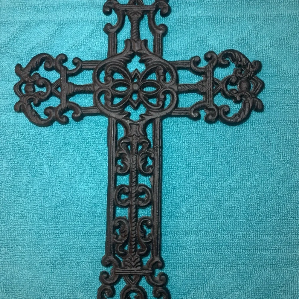 Cast Iron Rustic Cross - Picture 2 of 2